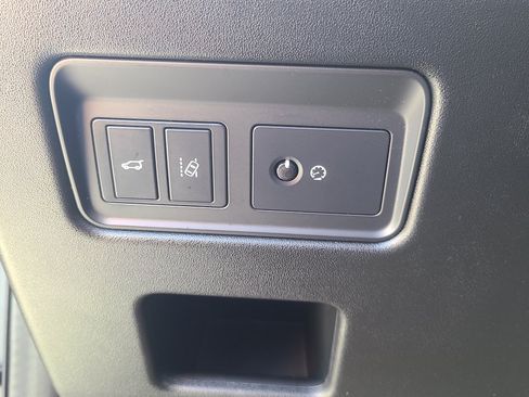 Used 2018 Land Rover Discovery HSE AWD/4WD image 15