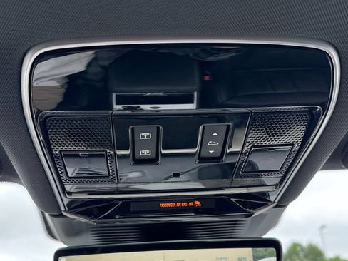 Used 2024 Land Rover Range Rover Long Wheelbase SE AWD/4WD image 23