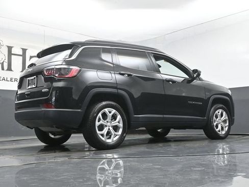 Used 2024 Jeep Compass Latitude AWD/4WD image 37