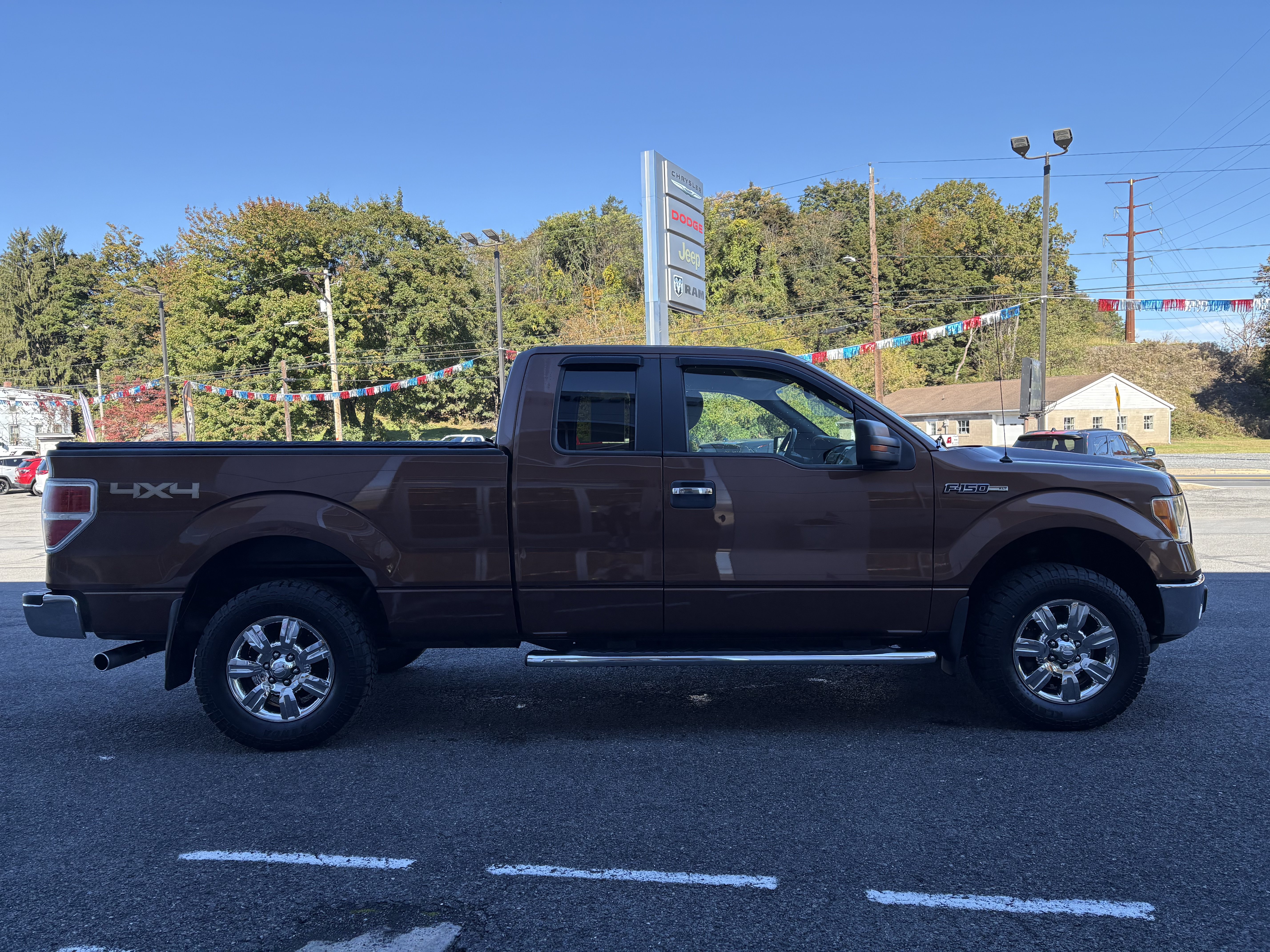 Used 2011 Ford F150 XLT w/ XLT Chrome Pkg AWD/4WD image 7