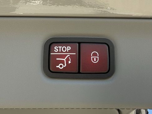 New 2025 Mercedes-Benz Maybach EQS 680 4MATIC image 13