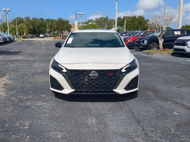 Used 2024 Nissan Altima 2.5 SR w/ SR Premium Package FWD image 3