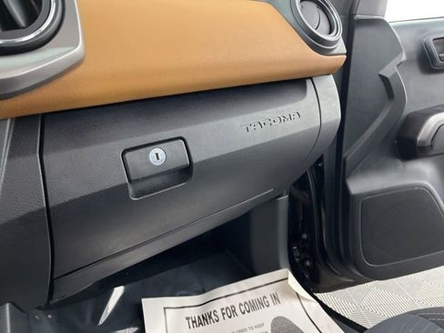 Used 2017 Toyota Tacoma SR5 image 37