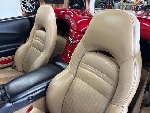 Used 2004 Chevrolet Corvette Convertible w/ Preferred Equipment Group image 47