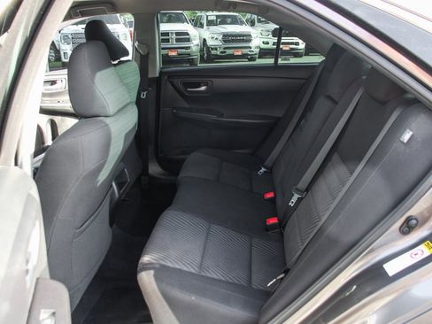 Used 2017 Toyota Camry LE image 31