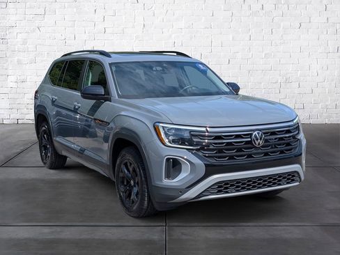 Used 2024 Volkswagen Atlas Peak Edition SE AWD/4WD image 2