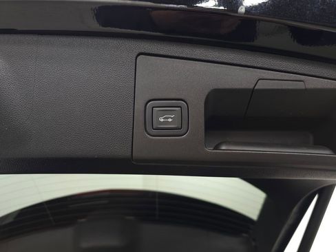 Used 2023 Cadillac XT4 Premium Luxury AWD/4WD image 10