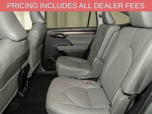 Certified 2024 Toyota Highlander Limited AWD/4WD image 9
