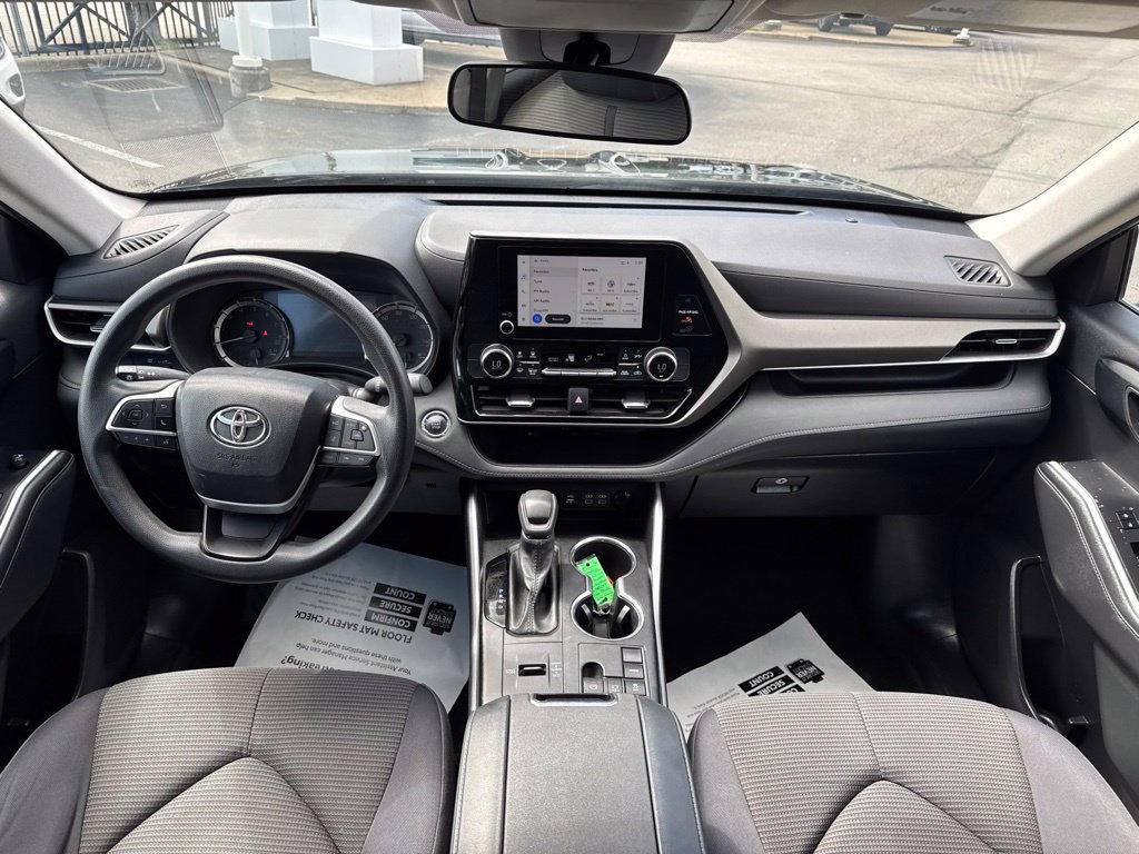 Used 2023 Toyota Highlander L FWD image 18