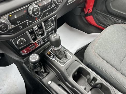 Used 2025 Jeep Wrangler Unlimited Rubicon AWD/4WD image 22