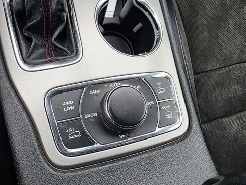 Used 2020 Jeep Grand Cherokee Trailhawk AWD/4WD image 17