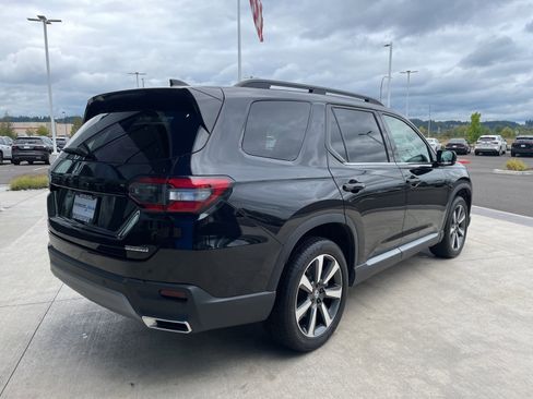 Used 2023 Honda Pilot Touring image 5