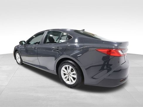 Used 2025 Toyota Camry LE image 2