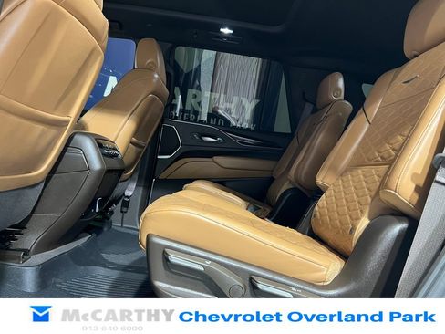 Used 2022 Cadillac Escalade Premium Luxury w/ Performance Package AWD/4WD image 28