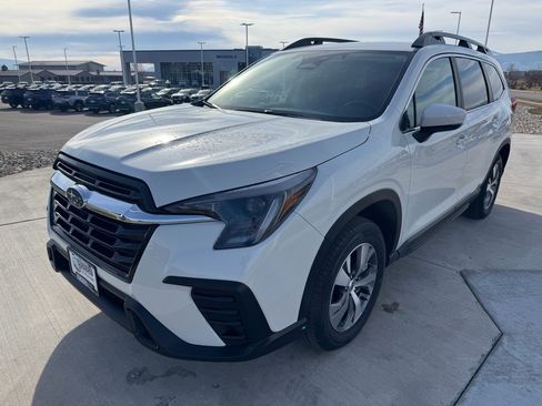 Used 2025 Subaru Ascent Premium w/ Premium Package image 5