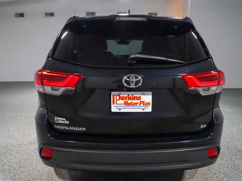 Used 2018 Toyota Highlander SE image 8