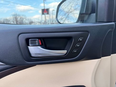 Used 2019 Toyota Highlander Limited image 42