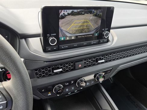 Certified 2025 Honda Accord SE image 18