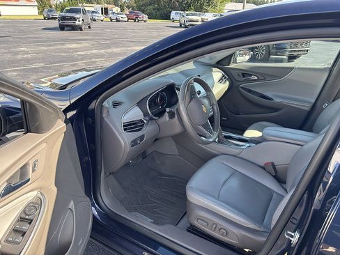 Used 2018 Chevrolet Malibu LT w/ Leather Package FWD image 5