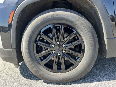 Used 2023 Chevrolet Traverse LT AWD/4WD image 12