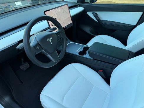 Used 2021 Tesla Model Y Long Range image 4