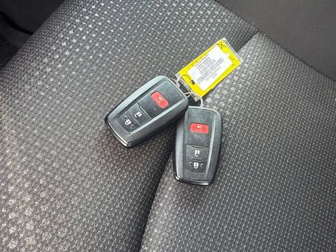Used 2021 Toyota Prius LE FWD image 18