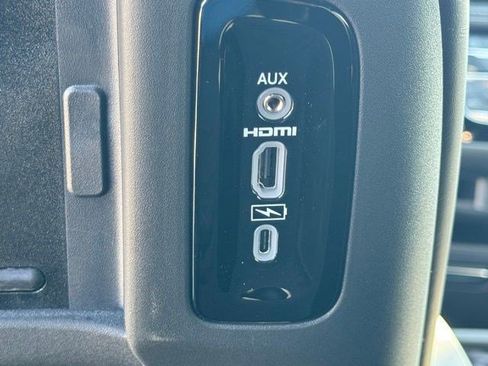 New 2026 Chrysler Pacifica Select AWD/4WD image 32