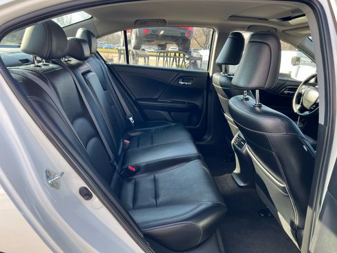 Used 2017 Honda Accord Touring image 14
