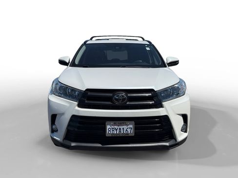 Used 2018 Toyota Highlander SE w/ Carpet Mat Package (TMS) AWD/4WD image 8
