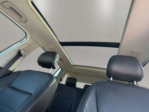 Used 2018 Volkswagen Tiguan SE w/ Panoramic Sunroof Package AWD/4WD image 13