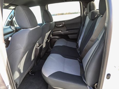 Certified 2020 Toyota Tacoma TRD Sport image 19