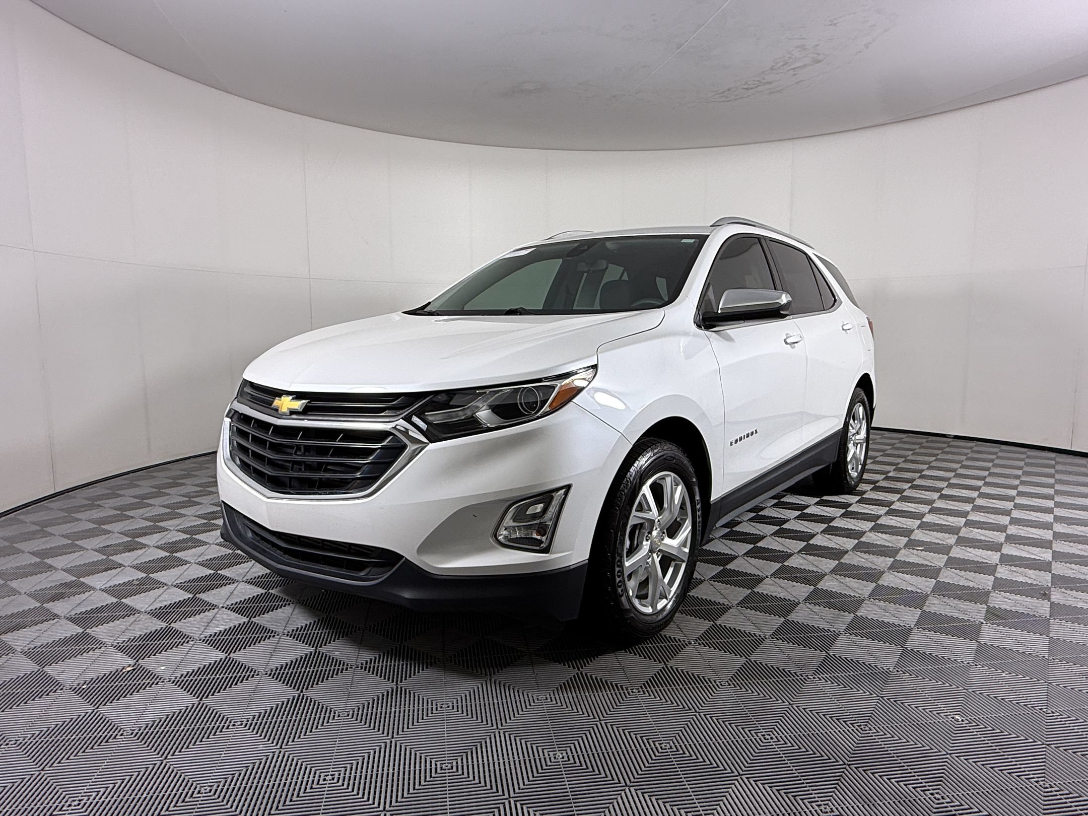 Used 2020 Chevrolet Equinox LT FWD image 1