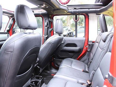 Used 2020 Jeep Wrangler Unlimited Sahara AWD/4WD image 25