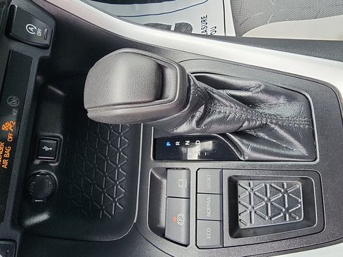 Used 2021 Toyota RAV4 XLE FWD image 19