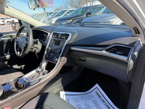 Used 2015 Ford Fusion SE image 32
