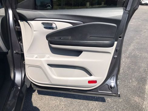 Used 2019 Honda Pilot LX image 46