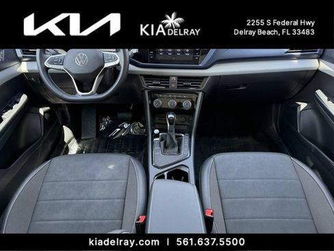 Used 2023 Volkswagen Taos SE w/ Panoramic Sunroof Package FWD image 10