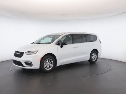 New 2026 Chrysler Pacifica Select image 37