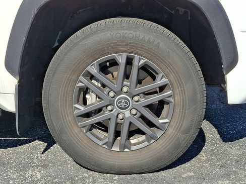 Used 2023 Toyota Tundra SR5 w/ SR5 Convenience Package RWD image 9
