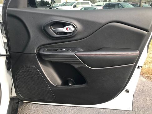 Used 2016 Jeep Cherokee Trailhawk w/ Comfort/Convenience Group image 50