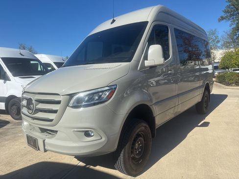 Used 2024 Mercedes-Benz Sprinter 2500 image 8