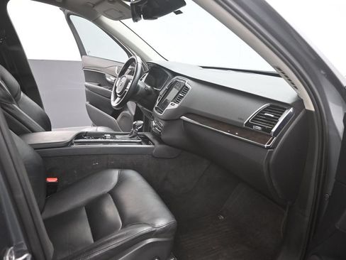Used 2018 Volvo XC90 T6 Momentum w/ Convenience Package AWD/4WD image 14
