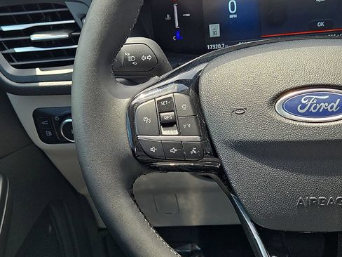 Used 2025 Ford Escape SE FWD image 19