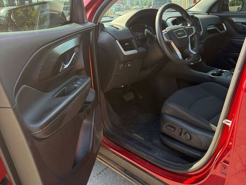 Used 2024 GMC Terrain SLE w/ Driver Convenience Package FWD image 11