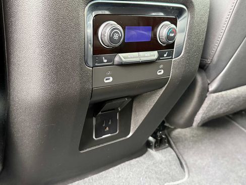 Used 2022 Chevrolet Tahoe Z71 w/ Luxury Package image 26