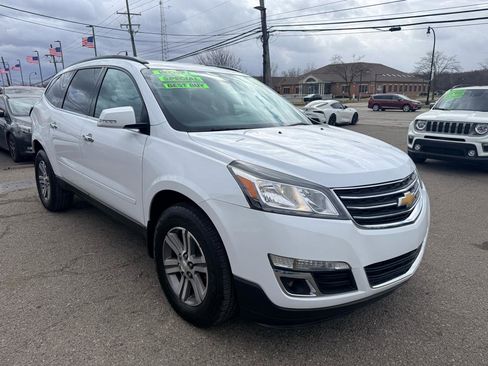 Used 2017 Chevrolet Traverse LT image 9