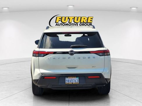Certified 2022 Nissan Pathfinder SV w/ SV Premium Package FWD image 8