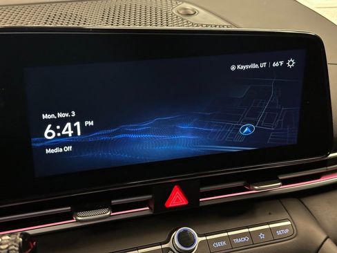 Used 2024 Hyundai Elantra Limited image 11