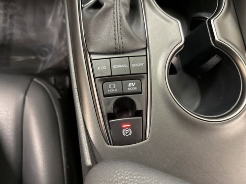 Used 2023 Toyota Camry SE w/ Convenience Package image 44