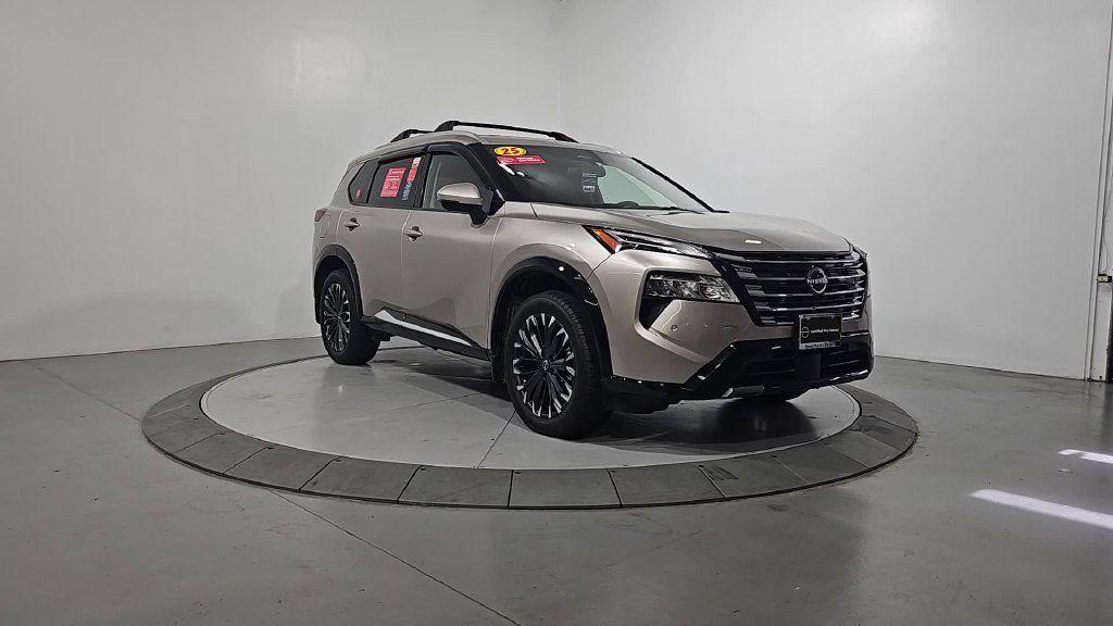 Certified 2025 Nissan Rogue Platinum FWD image 9
